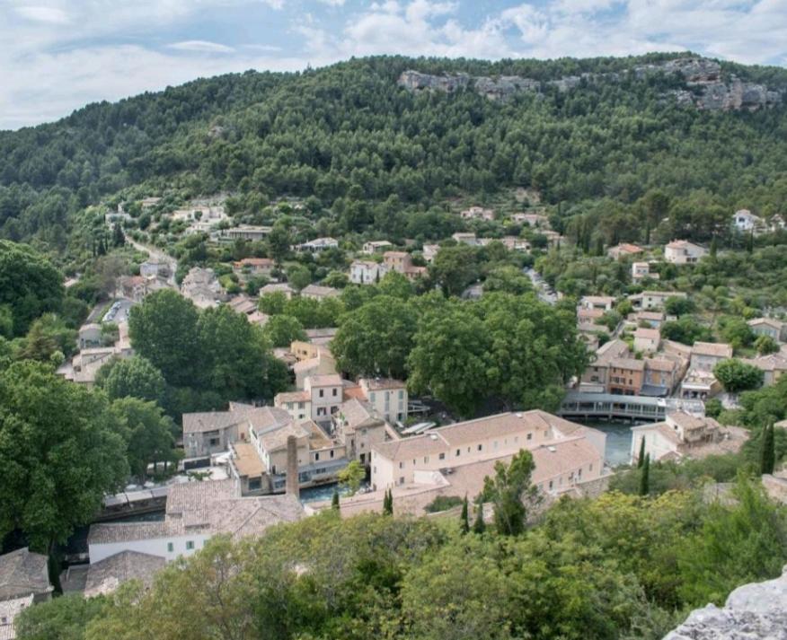 Vue Panoramique Sur Le Chateau,Montagne Et Grottes Fontaine-de-Vaucluse Bagian luar foto